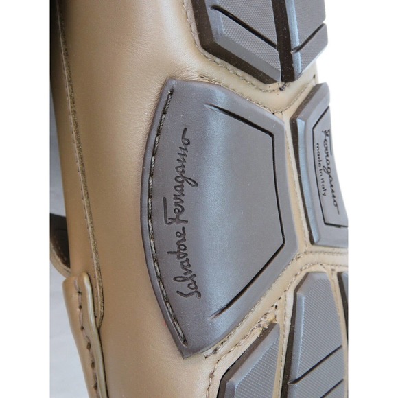NIB FERRAGAMO NEWTON BROWN LEATHER GANCINI EMBOSSED PENNY DRIVING LOAFERS 9.5 D main image 5